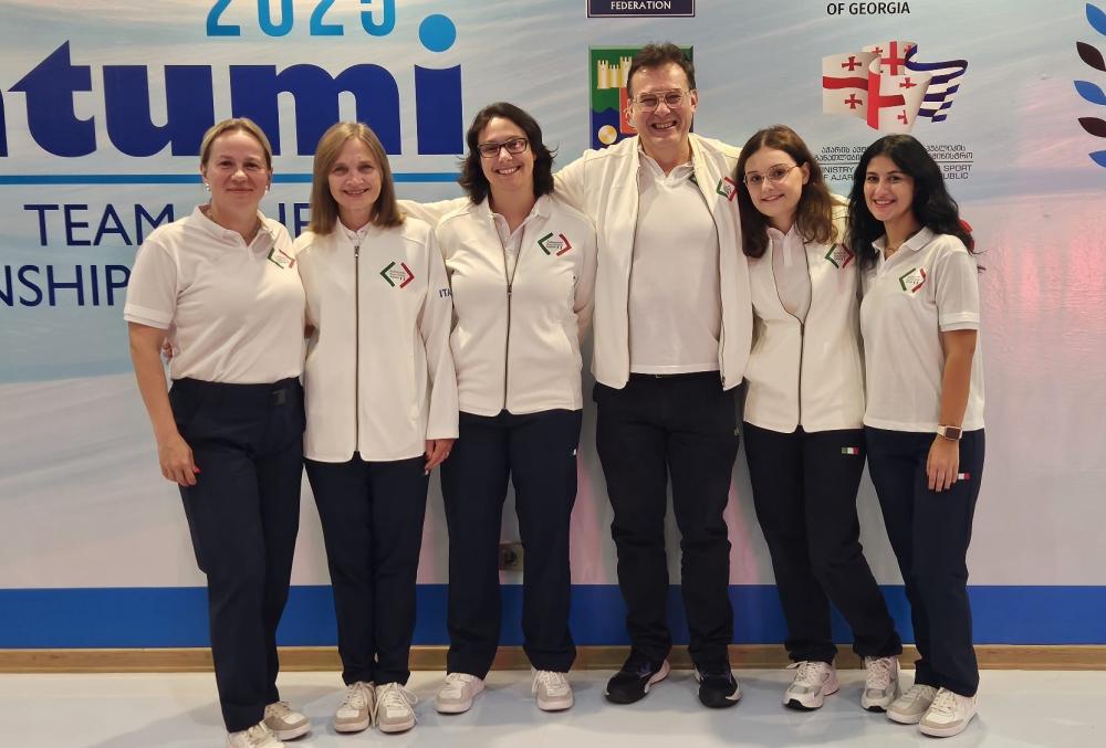La Nazionale Femminile: da sinistra Olga Zimina, Elena Sedina. Marina Brunello, il commissario tecnico Mihail Marin, Enrica Zito, Tea Gueci