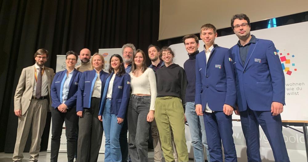Nella foto, le due squadre al completo, con il Ct della squadra Femminile, Roberto Mogranzini, e Marco Biagioli, Presidente della Mitropa Chess Association. Mitropa Cup: le nostre Nazionali si classificano quarte