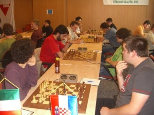 italia   croazia   caruana guarda i compagni di squadra