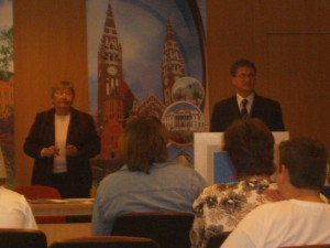 le autorita cominciano a parlare alla premiazione